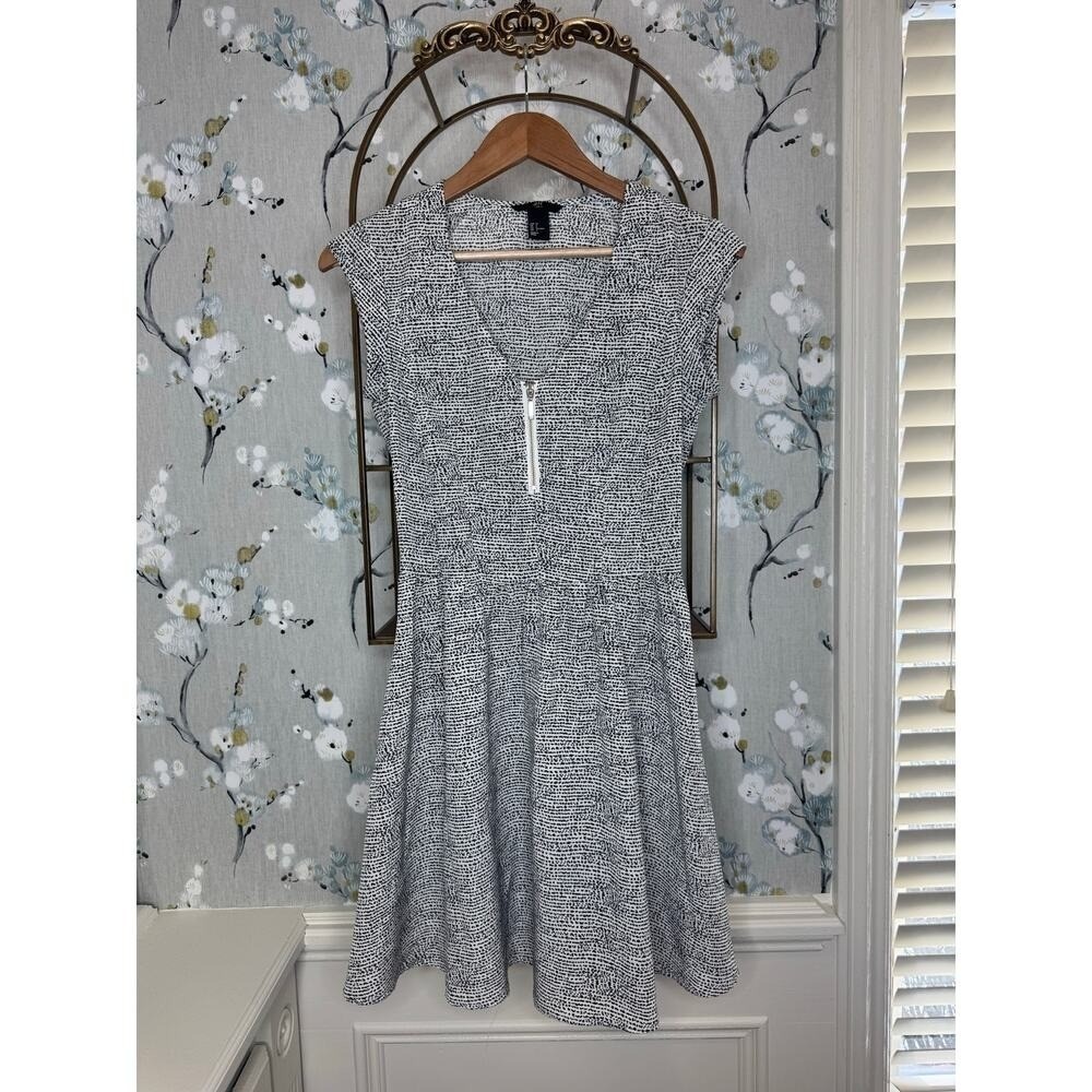 H&M Black and White Pattern Flareโ Dress - Size 4